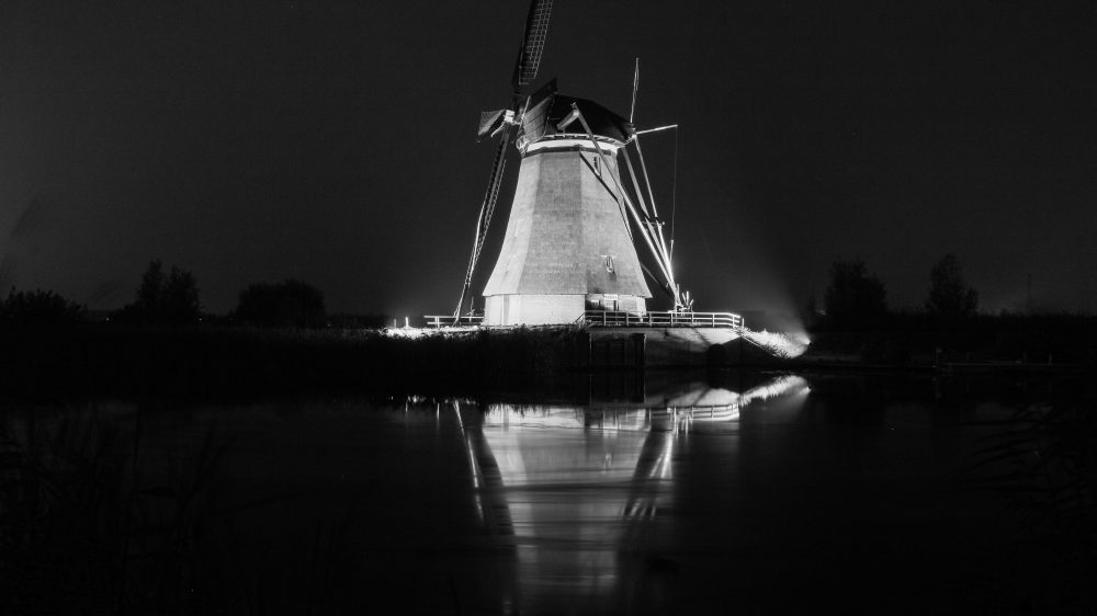 Octagonal Overwaard windmill in floodlights