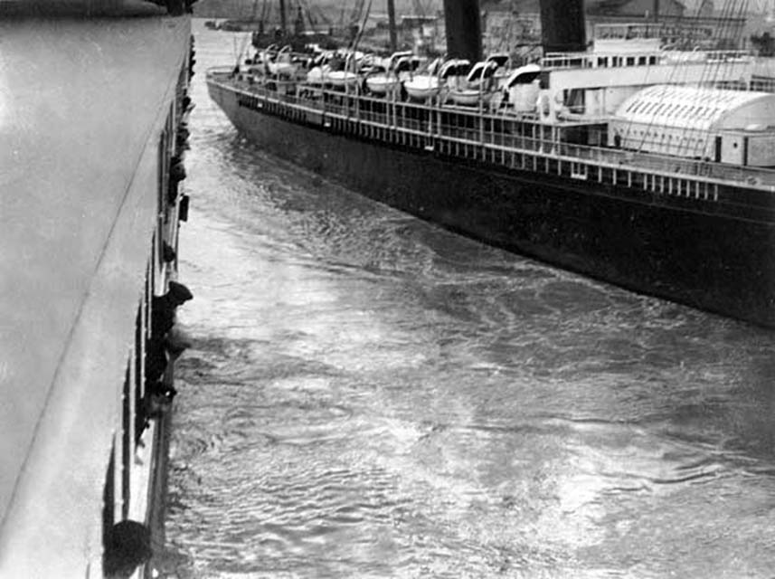 Near collision between The SS New York and Titanic