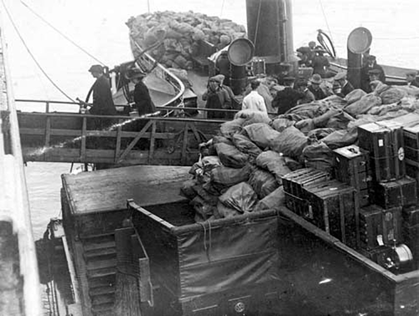 Transferring mail on RMS Titanic